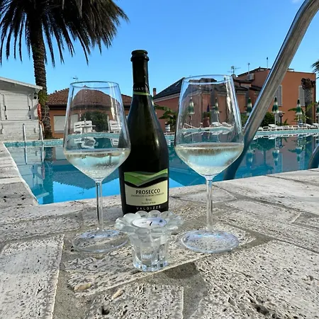 Apartament In Riviera *